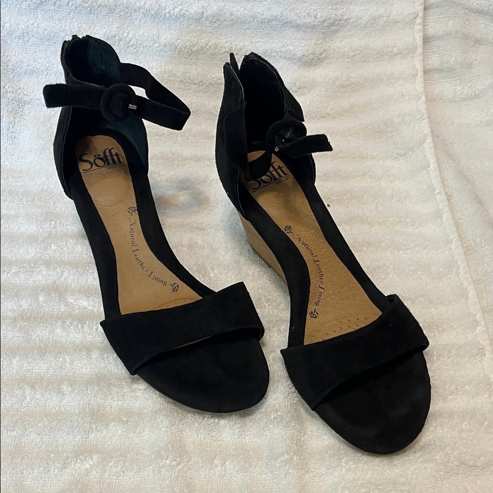Sofft Women's Black Suede Wedge Sandals